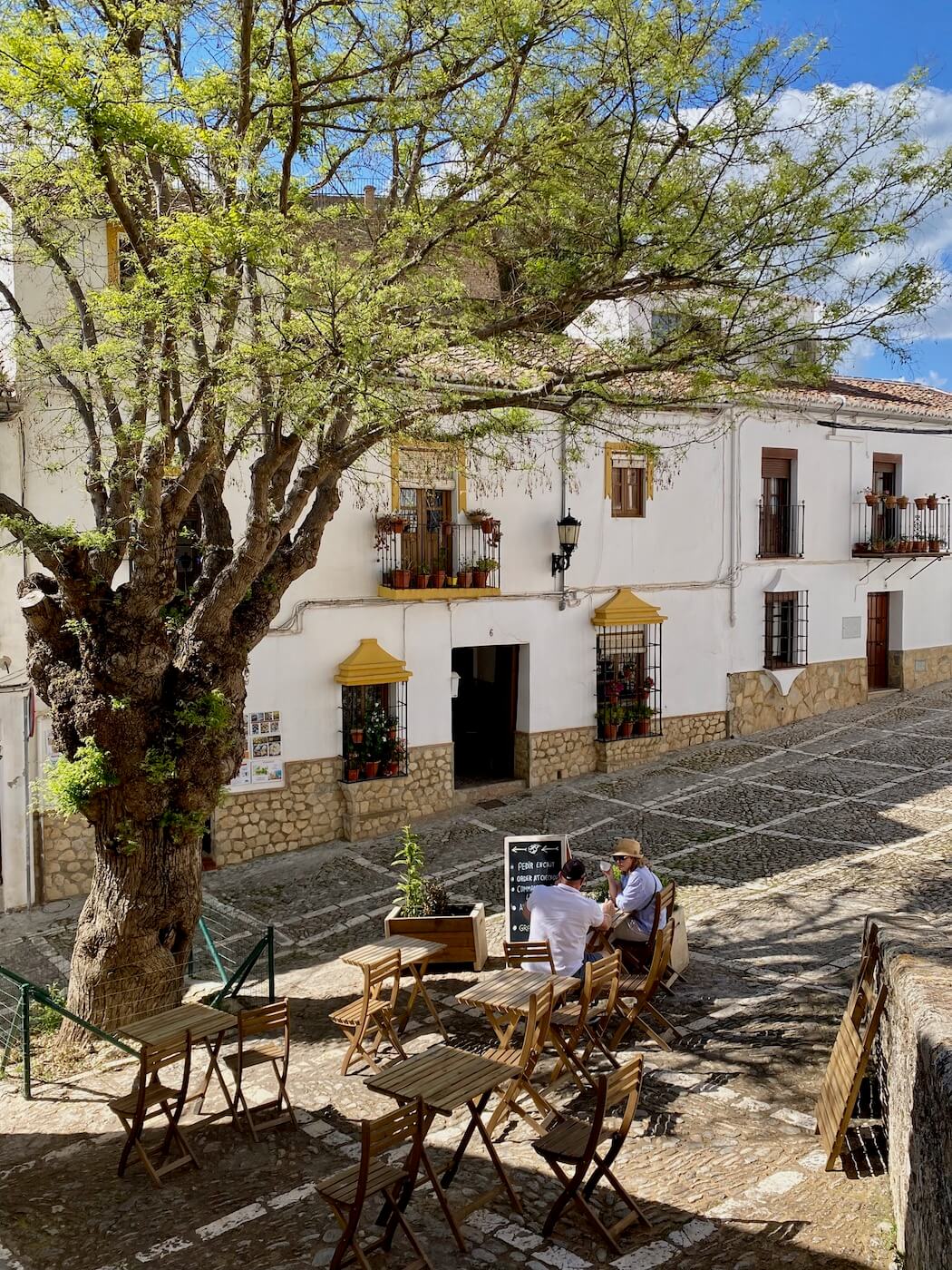 Die Straße der weißen Dörfer in Andalusien